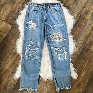 American Eagle Strigid Distressed Jeans size 8